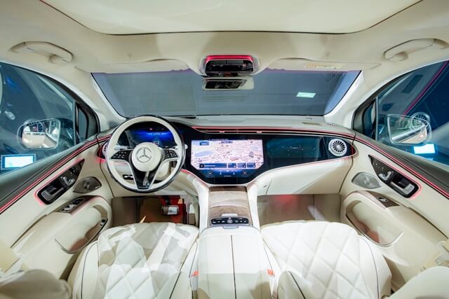 noi-that-xe-mercedes-maybach-eqs680-suv